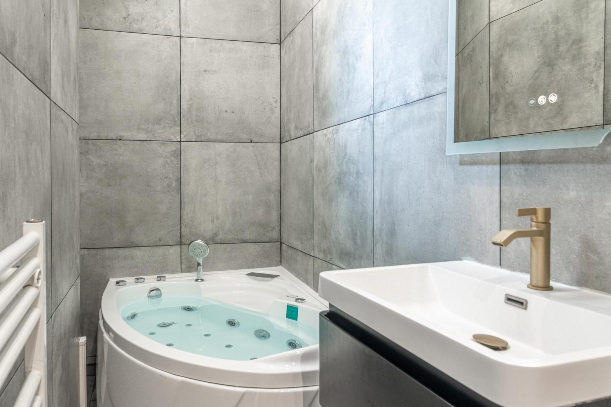 Lavie Maison Eiffel Ac Hot Tub Paris Dış mekan fotoğraf