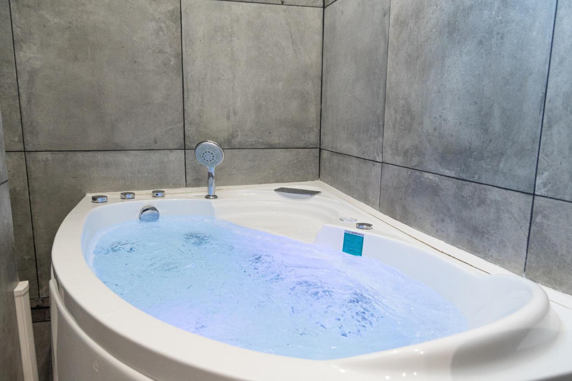 Lavie Maison Eiffel Ac Hot Tub Paris Dış mekan fotoğraf